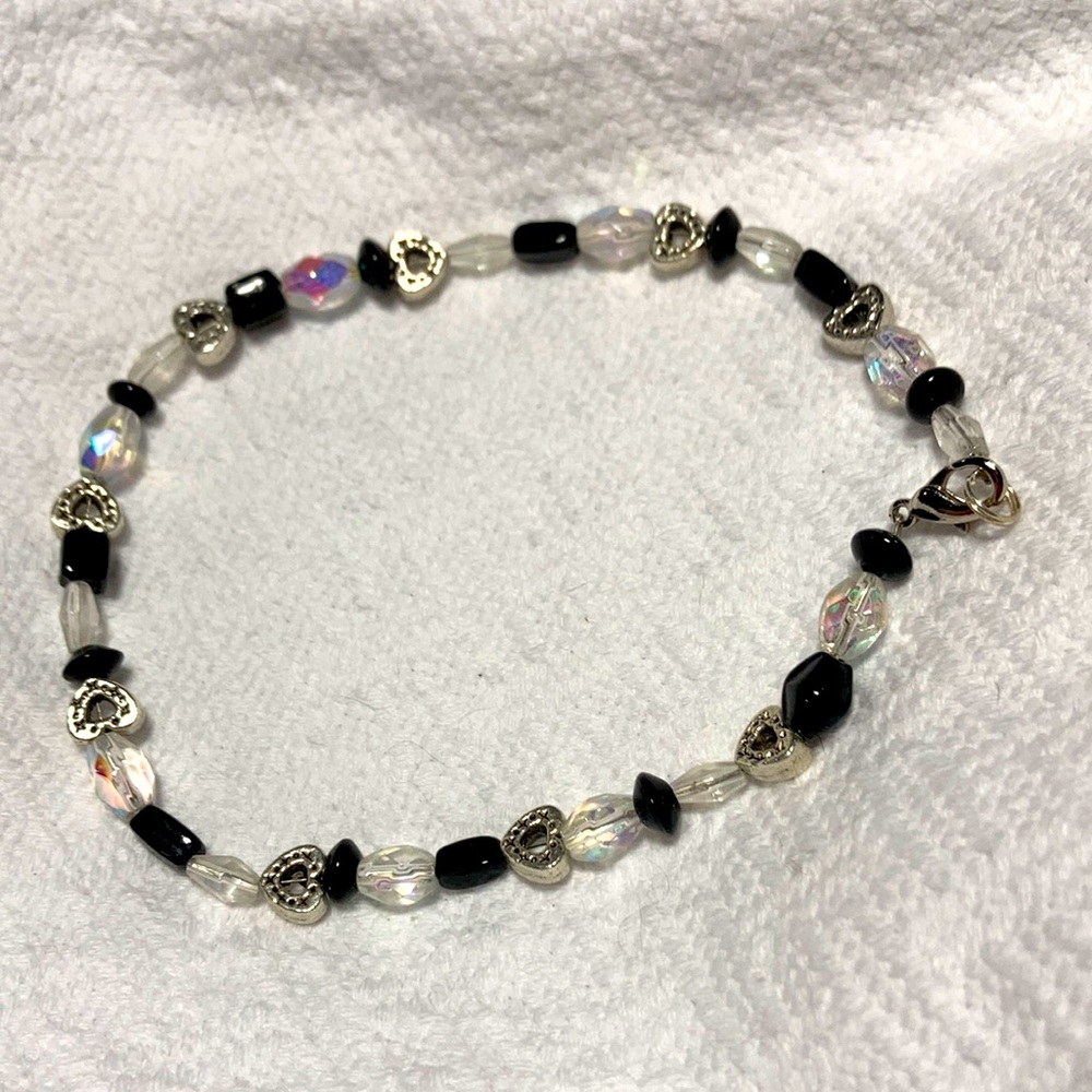 Ankle bracelet silver tone hearts & clear beads w black trim. #1511